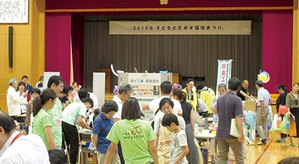 会場となった明正小学校の体育館