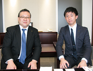 写真:鈴木課長(左)と後藤さん
