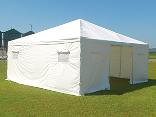 写真：対策本部としても活用できる「大型避難用テント」